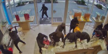 Former NYPD Detective Describes Black Friday as Shoplifters' "Super Bowl"