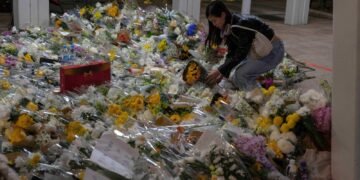Hong Kong Remembers Victims of Fire as Investigators Continue Search for Remains