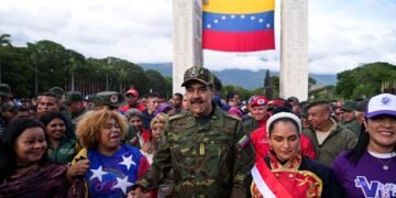 Maduro Wields Sword, Vows to Resist US Efforts to Overthrow Venezuelan Government