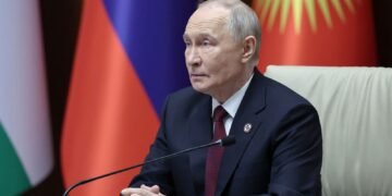 Putin's Diplomatic Shift Apparent Amidst Firm Stance on US Peace Initiative