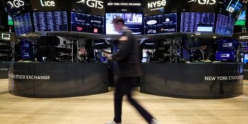 Stock Market Update: Dow and S&P 500 Reflect Bank Earnings Performance