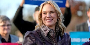 AOC of Tennessee Clarifies Controversial Remarks on Nashville  
Other Top Headlines:  

Supreme Court Considers New Case on Immigration Policies  
Economic Recovery: Unemployment Rates Show Gradual Improvement  
Environmental Report Highlights Urgent Need for Climate Action  
Education Reform: New Proposals Spark Debate Among Lawmakers  
Health Officials Urge Vaccinations Amid Rising Flu Cases