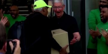 Apple CEO Receives Original Macintosh, Shares Insights on Its Legacy