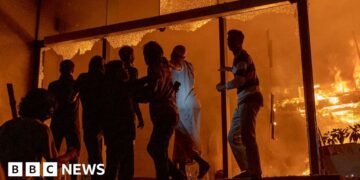 Bangladesh Newspaper Staff Escape 'Gasping for Air' as Offices Catch Fire