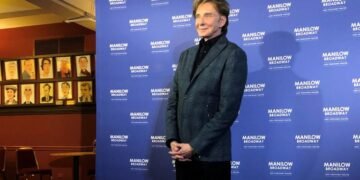 Barry Manilow Announces Surgery for Lung Cancer Diagnosis