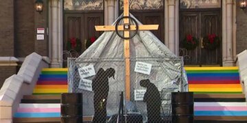 Dallas Church's Caged Nativity Scene Provokes Discussion on Immigration Issues