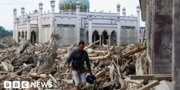 Death Toll Exceeds 900 Following Catastrophic Floods in Indonesia