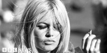 Exploring the Life and Career of a 1950s Screen Icon Through Images