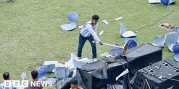 Fans Express Anger During Messi's India Tour as Chairs and Bottles Are Thrown