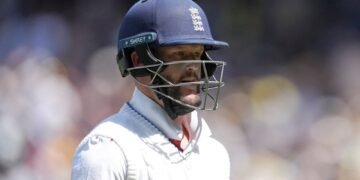 Fourth Test: England Struggles as They End Day One Nine Wickets Down