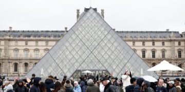 Hundreds of Books Damaged at Louvre Following Water Leak After £76m Heist