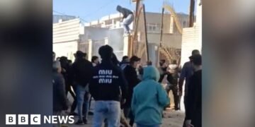 Iran Protests Escalate as Demonstrators Attempt to Enter Government Facility
