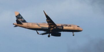 JetBlue Flight Diverts to Avoid Air Force Jet Encounter Near Venezuela