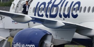 JetBlue Flight and US Air Force Aircraft Experience Near Miss Over Venezuela