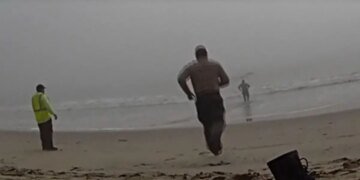 LA Deputies Launch Rescue Operation for Paragliders Stranded in Water