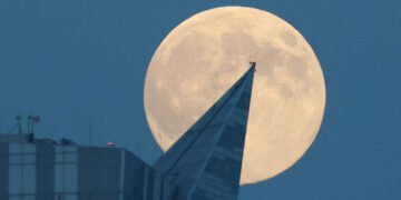 Last Supermoon of 2025 Lights Up December Skies in Stunning Display