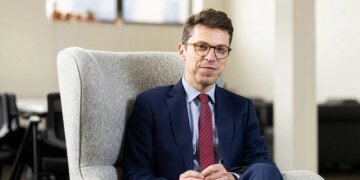 MIT Professor's Neighbour Hears 'Loud Bangs' as Community Grapples with Tragedy