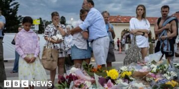 Minute's Silence at Bondi Beach Commemorates Week Since Terror Attack
