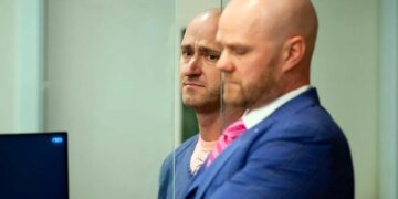 New Audio Unveils Cockpit Incident with Off-Duty Pilot Attempting Engine Shutdown