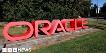 Oracle Shares Decline as Earnings Fall Short Amid AI Bubble Concerns