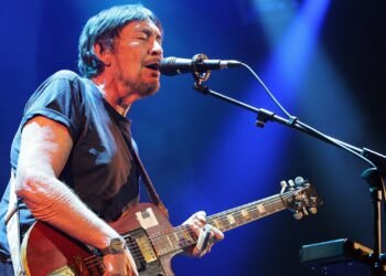 Singer Chris Rea, Noted for 'Driving Home for Christmas,' Passes Away at 73