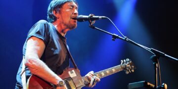 Singer Chris Rea, Noted for 'Driving Home for Christmas,' Passes Away at 73