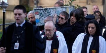 Stars and Fans Pay Tribute at Gary 'Mani' Mounfield's Funeral