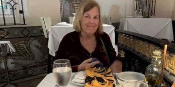 Strangers Assist Woman Home, Bringing Festive Meal for Christmas Celebration