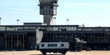 Trump Critiques Dulles Airport Design, Advocates for Comprehensive Overhaul