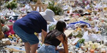 UK Chief Rabbi: 'All Jewish Hearts Broken' After Bondi Terror Attack Visit