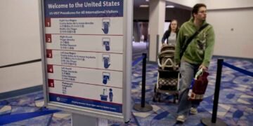 U.S. Government to Review Foreign Tourists' Social Media Activity