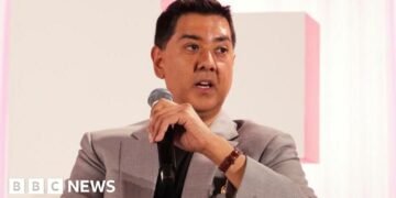 US Judge Intervenes to Block Detention of British Social Media Activist