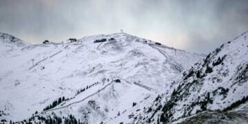 U.S. Ski Resorts Prepare for Decline in International Visitors Amid Political Tensions