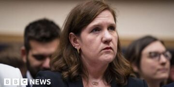 US Supreme Court Considers Trump's Authority to Dismiss Federal Official