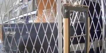 Video Captures Alleged Coordinated ATM Theft as Suspects Flee the Scene