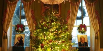 White House Reinstates Tours Ahead of Holiday Season, NPR Reports