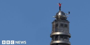 Alex Honnold Ascends 101-Storey Skyscraper Without Safety Gear