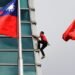 Alex Honnold Completes Rope-Free Ascent of Taipei 101 Skyscraper