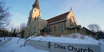 Anti-ICE Activist Disrupts Worshippers During Minnesota Church Service