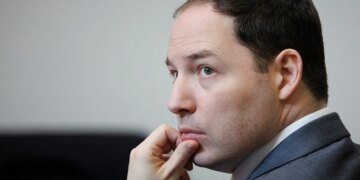 Au Pair Testifies in Virginia Murder Trial, Reads Love Letters in Court