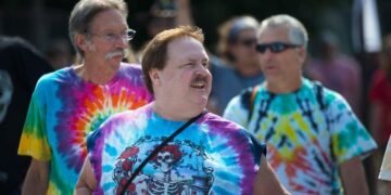 Bob Weir, Grateful Dead Singer and Guitarist, Passes Away at Age [age]