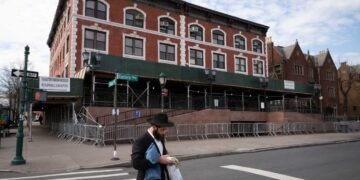 Car Crashes into Chabad Headquarters in New York City, Investigation Underway