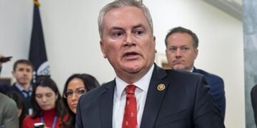 Clintons Decline to Testify in Republican Epstein Inquiry, Facing Contempt Risks