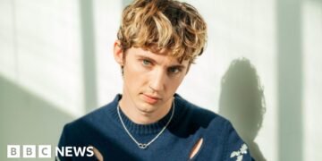 Cosmetic Doctor Apologises to Singer for Controversial Video Comments