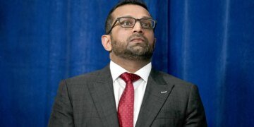 FBI Probes Coordinated Signal Groups Monitoring Federal Agents' Activities