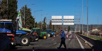 Farmers Protest Free Trade Deal by Blocking Traffic in Paris and Greece