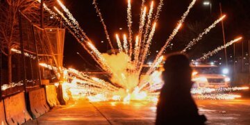 Federal Agents Deploy Tear Gas Against Minneapolis Protesters Outside Building