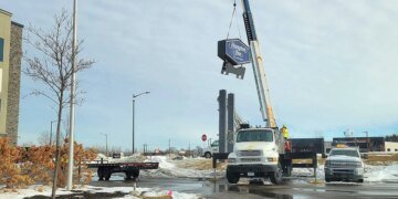 Hampton Inn Sign Taken Down After Alleged Refusal of ICE Agents in Minnesota