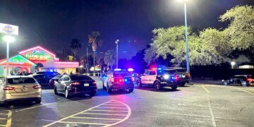 Houston Security Guard Killed Outside Restaurant; Suspect Remains at Large