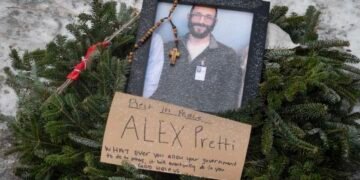 Internal Review Challenges White House Account of Pretti’s Death, NPR Reports